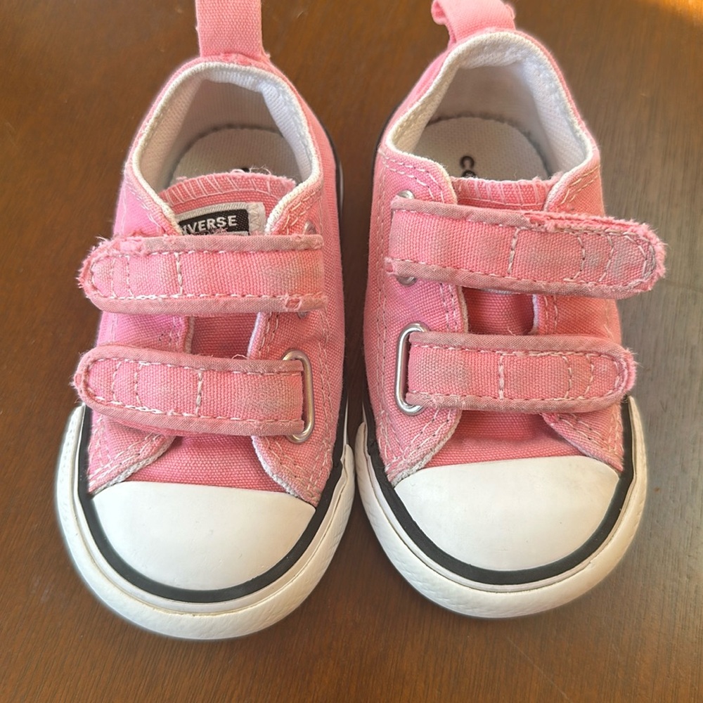 Pink converse all star low tops with Velcro toddler size 4